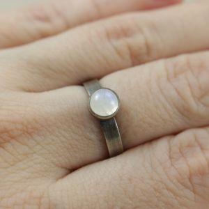 kamień księżycowy, srebro, pierścionek srebrny, pierścionek z kamieniem księżycowym, biżuteria srebrne, biżuteria autorska, chileart